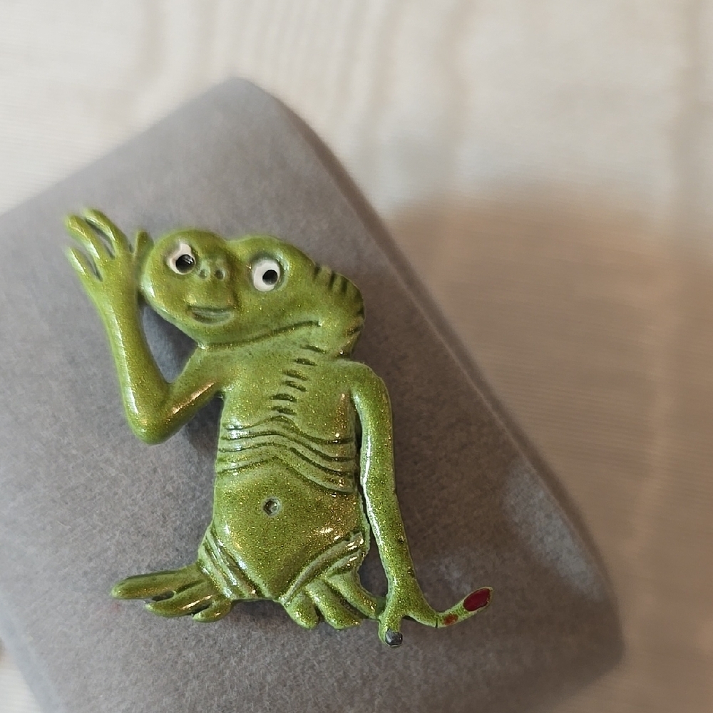 ET collectors pin